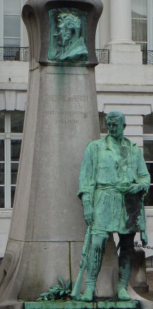 Monument à Frédéric de Mérode par Paul Du Bois
