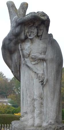 Monument aux Morts des deux Guerres par Marcel Wolfers