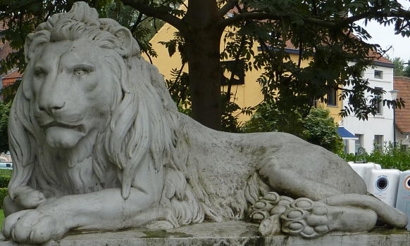Lion par artiste non identifié-e