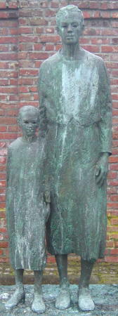 Monument Ravensbrück - Aux Prisonnières politiques par Thérèse Chotteau